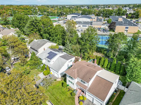 17 Lafayette DR, Woodmere, NY 11598