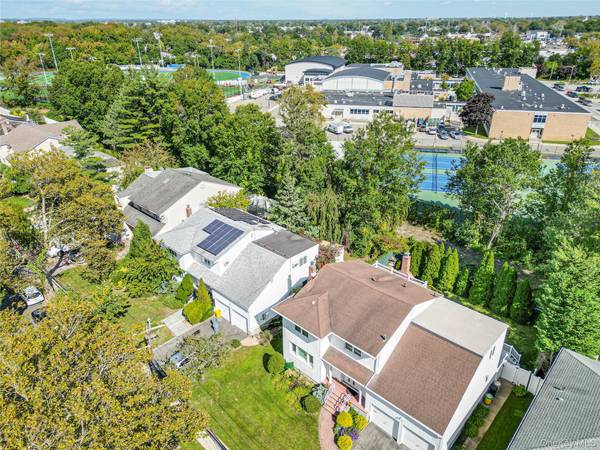 17 Lafayette DR, Woodmere, NY 11598