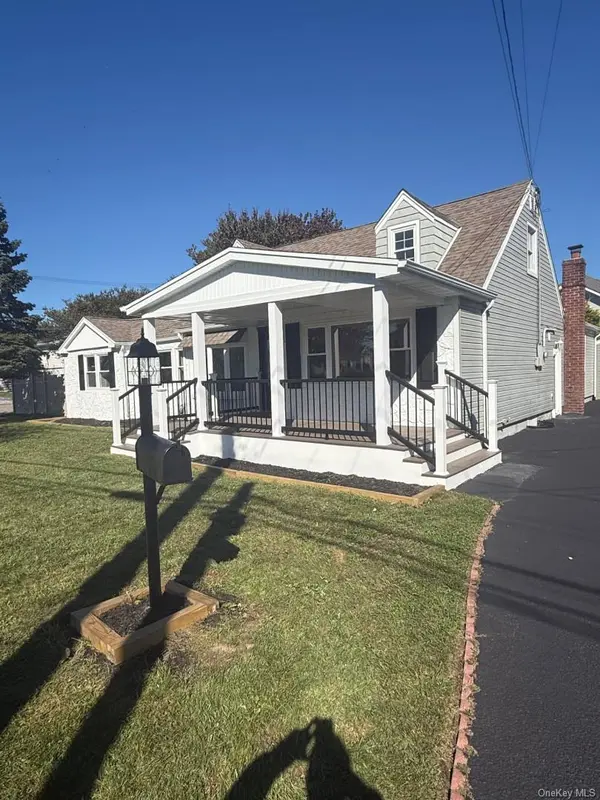 51 Tameling AVE, Babylon, NY 11702