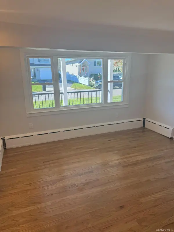 51 Tameling AVE, Babylon, NY 11702