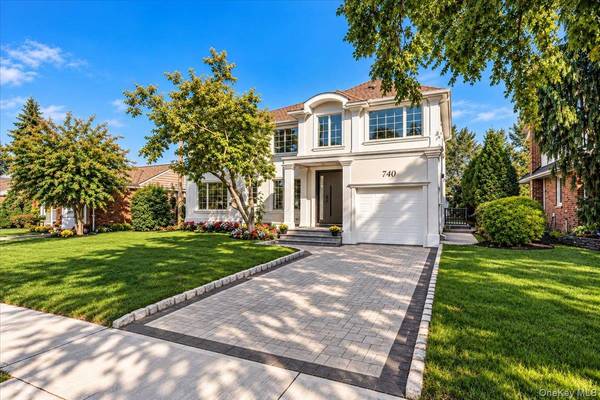 740 Willow RD, Franklin Square, NY 11010
