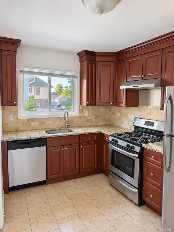 94 Union AVE, Amityville, NY 11701