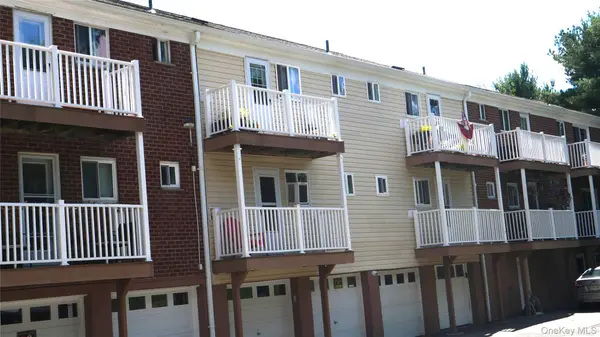 300 Ketchamtown RD #C8, Wappingers Falls, NY 12590