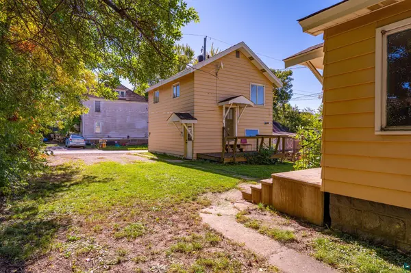 212 S 8th St, Virginia, MN 55792