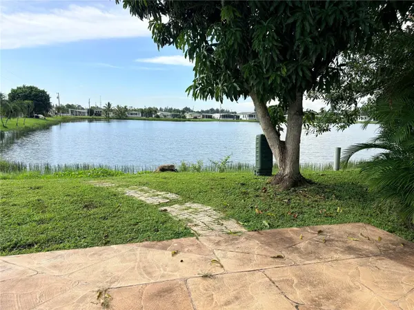 3062 ARTESIAN LN, North Fort Myers, FL 33917
