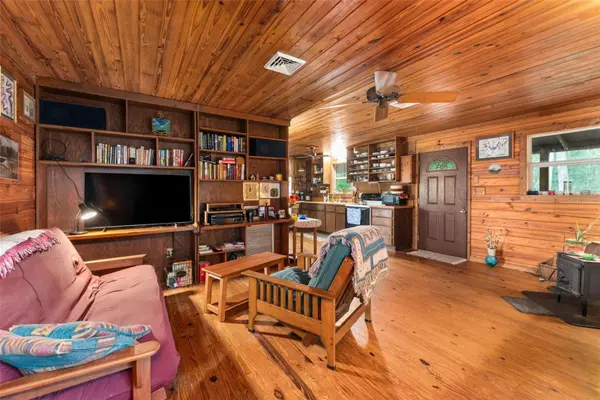 568 SW RATTLESNAKE GLN, Fort White, FL 32038