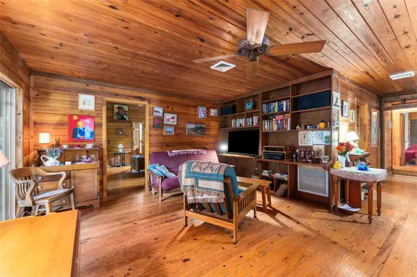 568 SW RATTLESNAKE GLN, Fort White, FL 32038