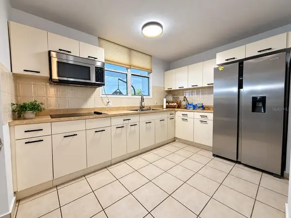 AVE. CHALETS COND. CHALETS DE LA PLAYA #APT. 132, Vega Baja, PR 00693