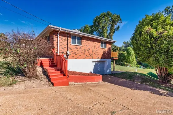 2912 Raw Wind DR, High Ridge, MO 63049