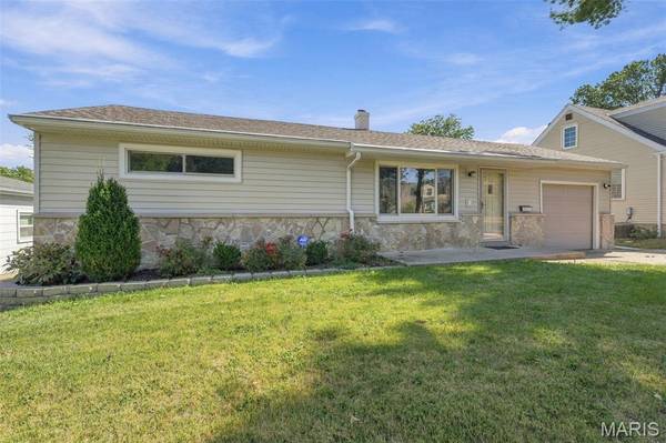 422 Barron LN, Webster Groves, MO 63119