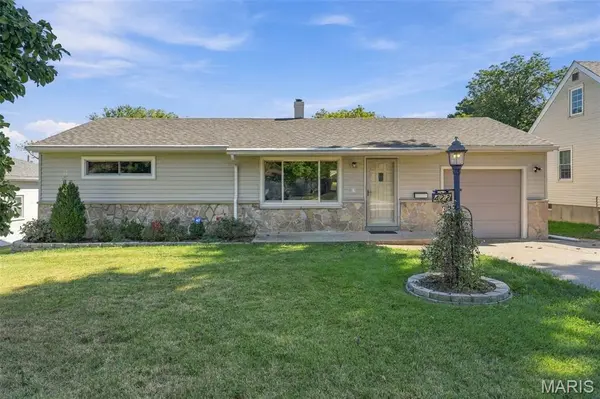 422 Barron LN, Webster Groves, MO 63119