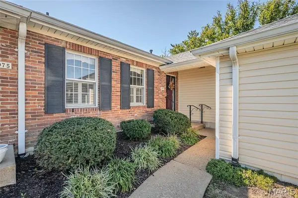 1077 Brooksgate Manor DR, St Louis, MO 63122