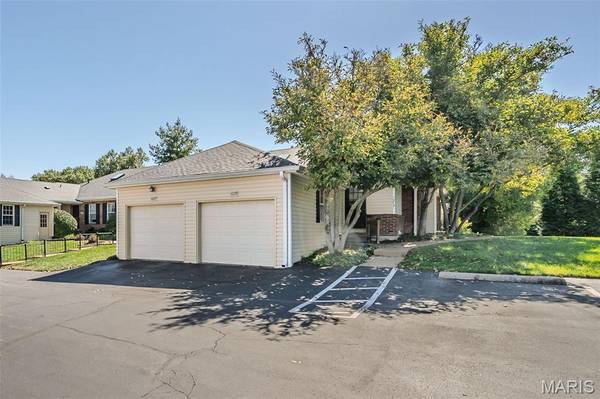 1077 Brooksgate Manor DR, St Louis, MO 63122