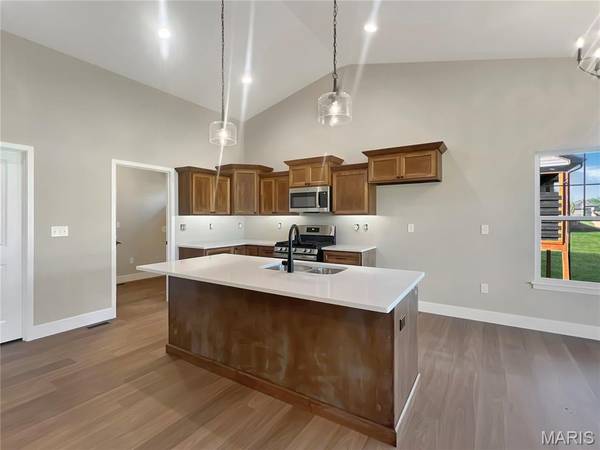 1840 Wellington LN, Maryville, IL 62062