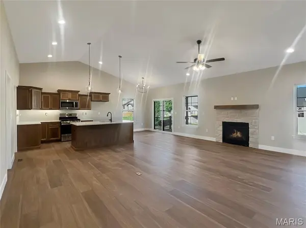 1840 Wellington LN, Maryville, IL 62062