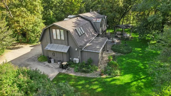 29W039 Forest LN, Warrenville, IL 60555