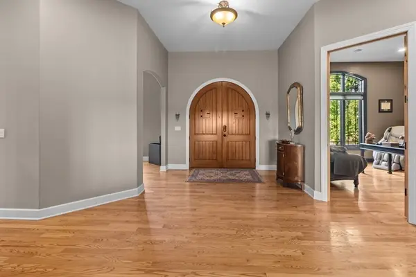 1311 E Longwood DR, Woodstock, IL 60098