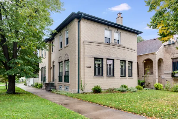 2701 W Farwell AVE, Chicago, IL 60645