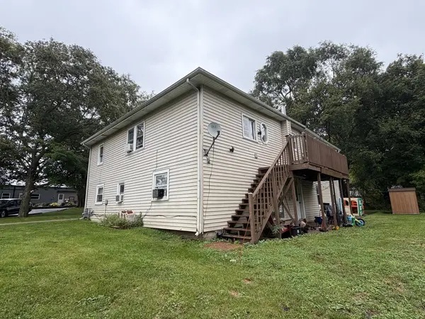 211 W Woodlawn AVE, Hinckley, IL 60520