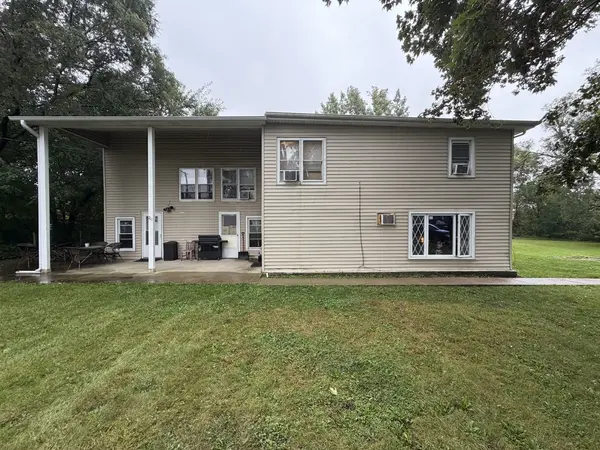 211 W Woodlawn AVE, Hinckley, IL 60520