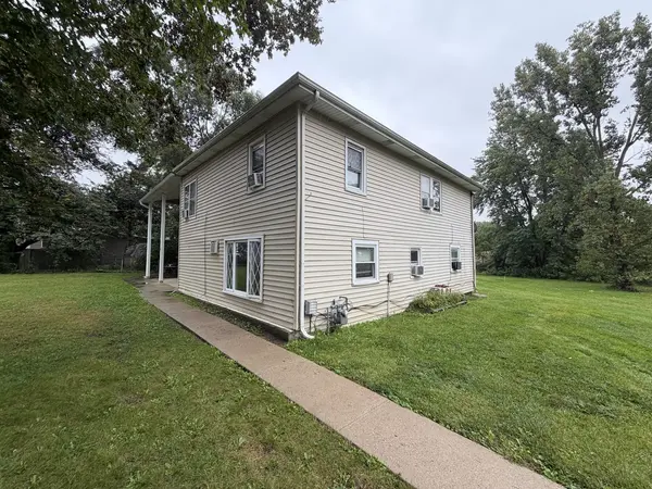 211 W Woodlawn AVE, Hinckley, IL 60520