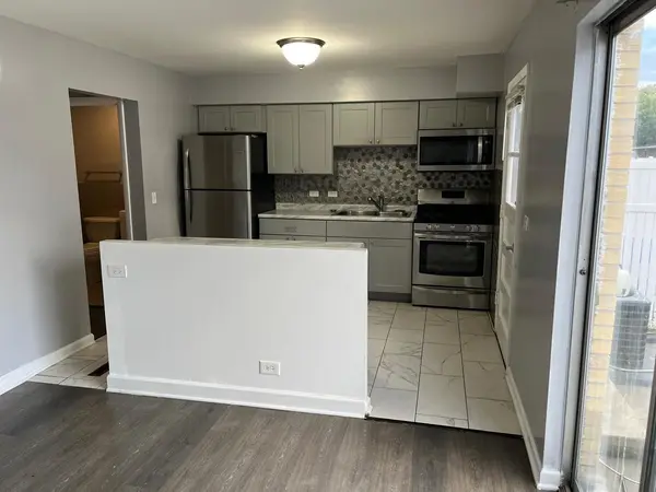 952 N Virginia LN, Elmhurst, IL 60126