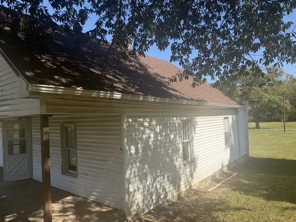 1405 Newton AVE, Johnston City, IL 62951