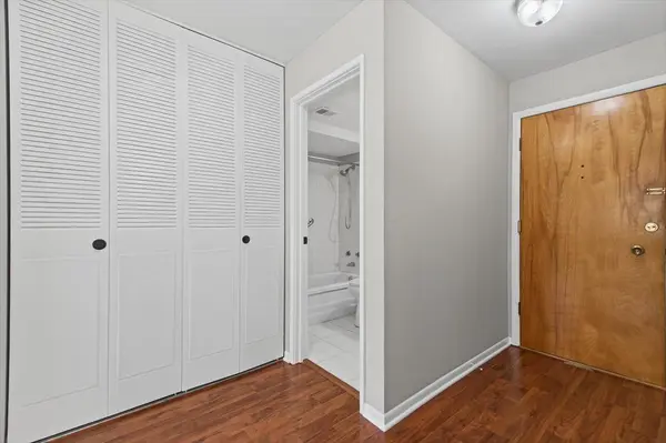 9740 S Pulaski RD #110, Oak Lawn, IL 60453
