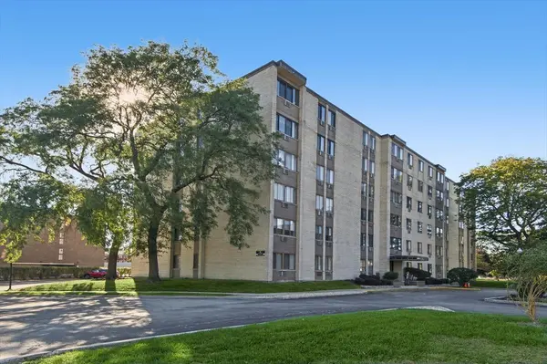 9740 S Pulaski RD #110, Oak Lawn, IL 60453
