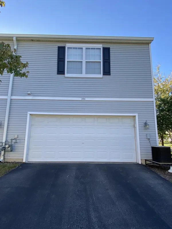 201 Springbrook TRL S, Oswego, IL 60543