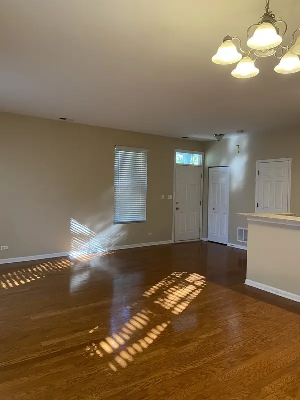 201 Springbrook TRL S, Oswego, IL 60543