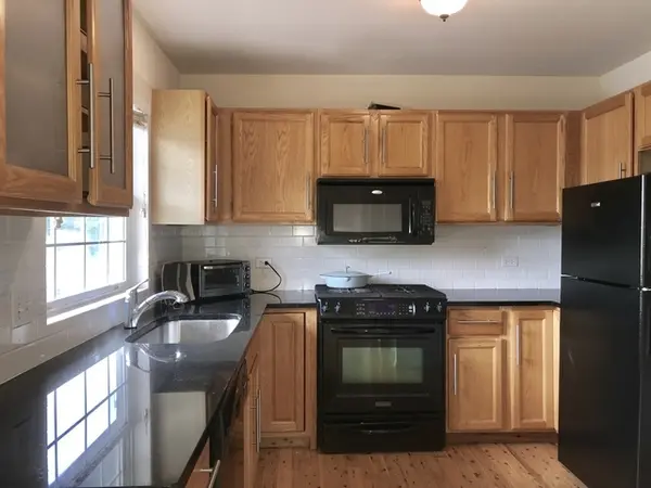 104 Lesley LN, Crystal Lake, IL 60014