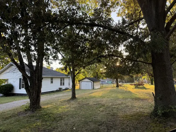 200 N Cherry ST, Desoto, IL 62924
