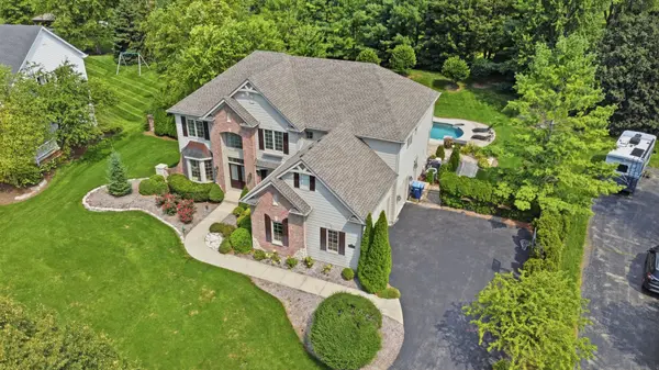 3818 Grand View CT, St. Charles, IL 60175