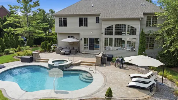 3818 Grand View CT, St. Charles, IL 60175