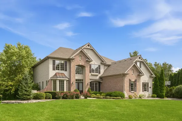 3818 Grand View CT, St. Charles, IL 60175