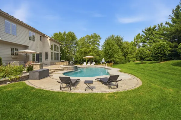 3818 Grand View CT, St. Charles, IL 60175