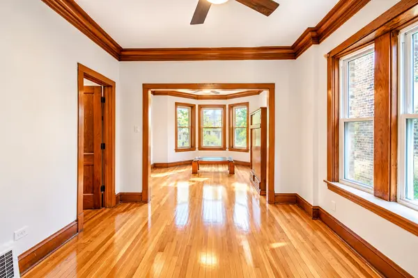 3916 N Kedzie AVE #1, Chicago, IL 60618