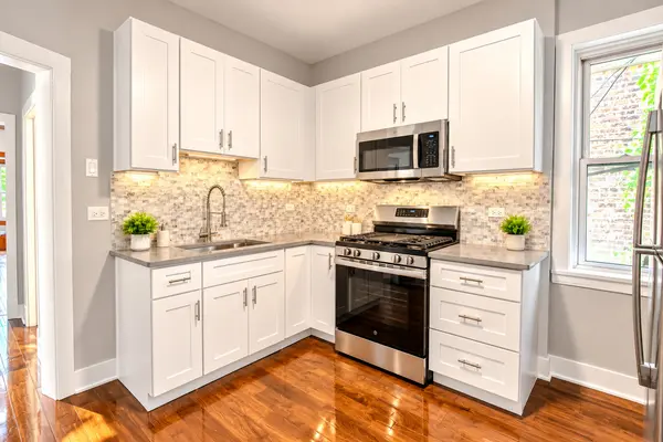 3916 N Kedzie AVE #1, Chicago, IL 60618