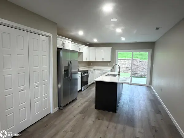 905 Iowa DR, Manning, IA 51455