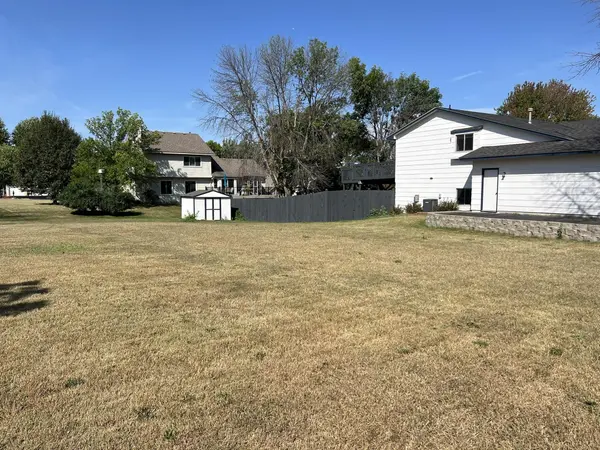 1508 Thistle LN, Shakopee, MN 55379