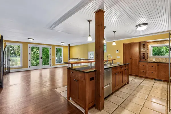 21210 Excelsior BLVD, Greenwood, MN 55331