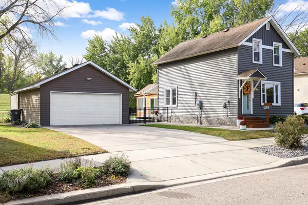 412 E 1st ST, Chaska, MN 55318