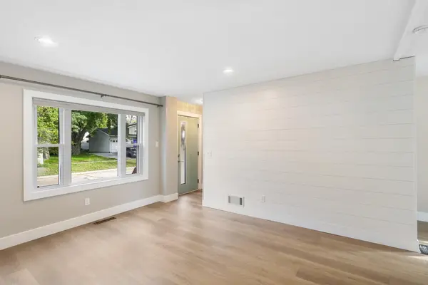 412 E 1st ST, Chaska, MN 55318