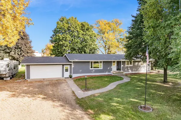 11404 330th AVE, Blue Earth, MN 56013