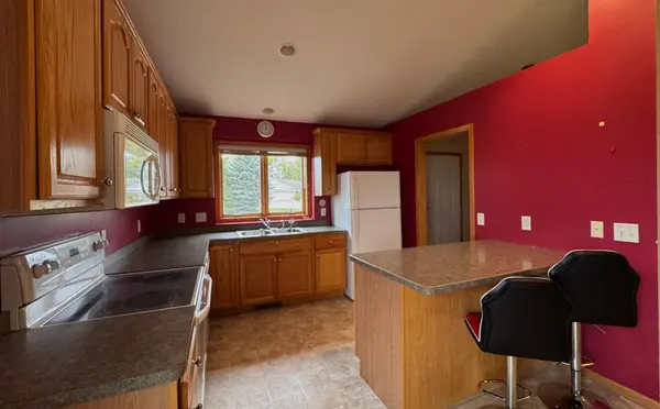 845 Deer CT NE, Montgomery, MN 56069