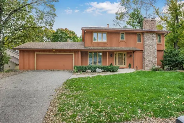 7420 Hyde Park CIR, Edina, MN 55439