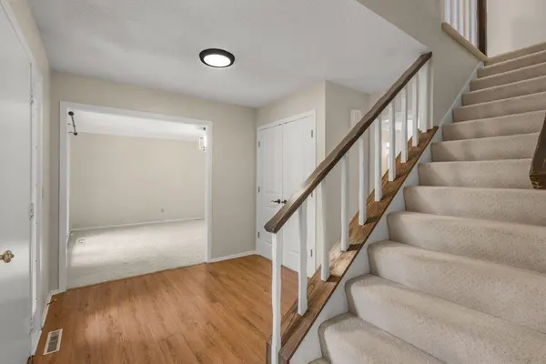 7420 Hyde Park CIR, Edina, MN 55439