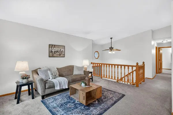 4303 Clemson CIR #B, Eagan, MN 55122