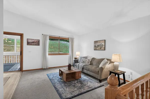 4303 Clemson CIR #B, Eagan, MN 55122